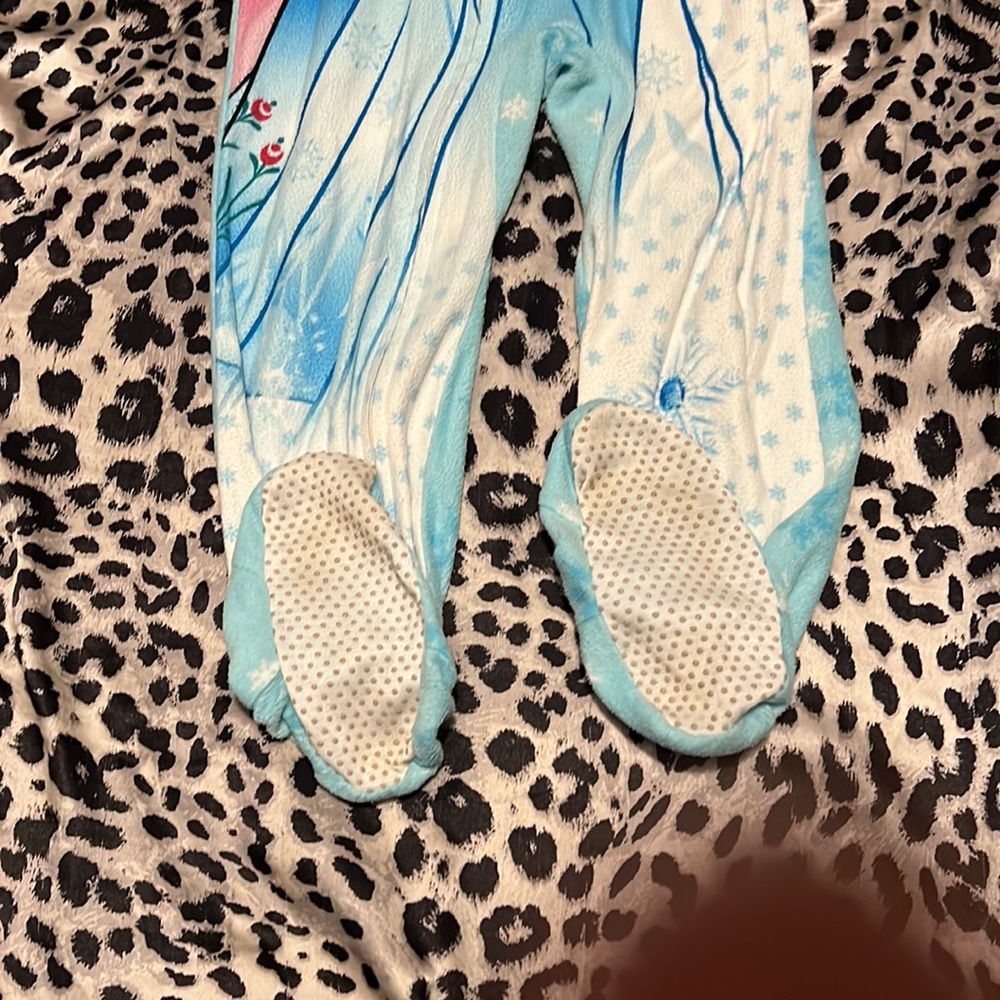 🆑FINAL PRICE‼️ Disney Frozen girls size 4T footed zip up one piece pajamas - Picture 2 of 3